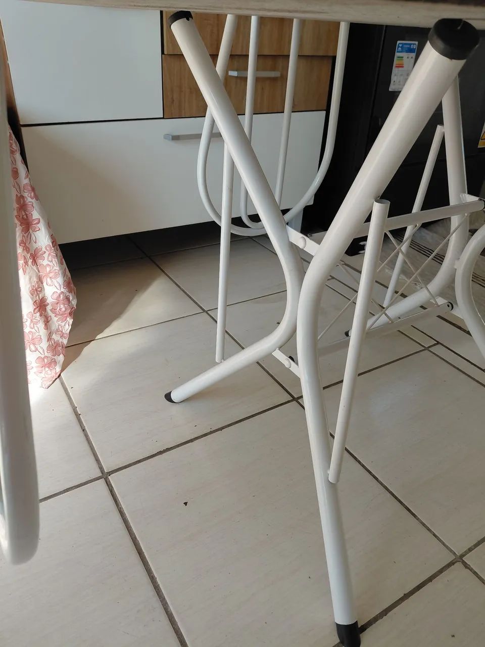 Vendo Mesa de Jantar 4 lugares com tampo de pedra - Foto 3