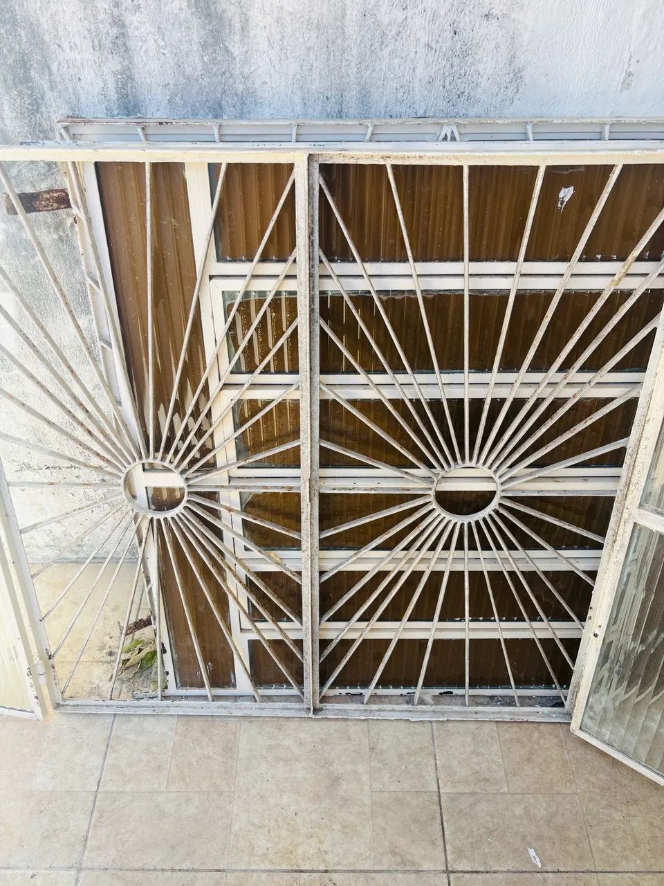 Janela de ferro usada64985875014018122