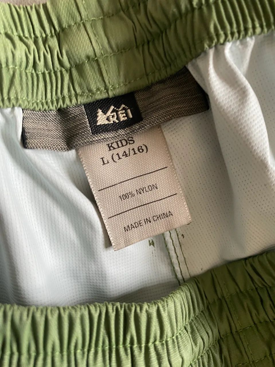 Calça impermeável marca REI - Tam 38 - Foto 2