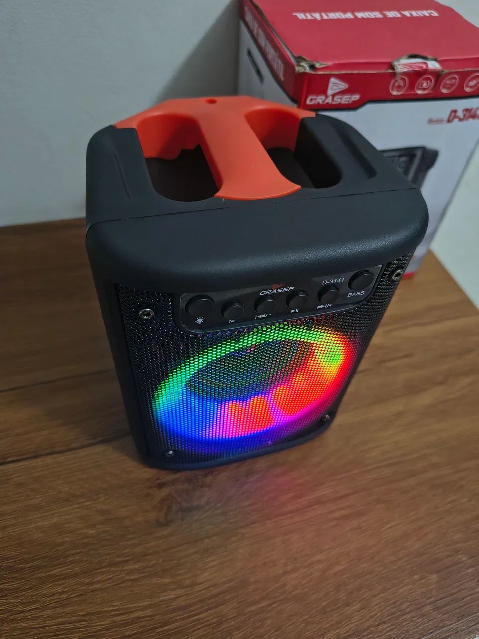 Caixa de som Bluetooth com rádio FM entrada pra Mic - Foto 3