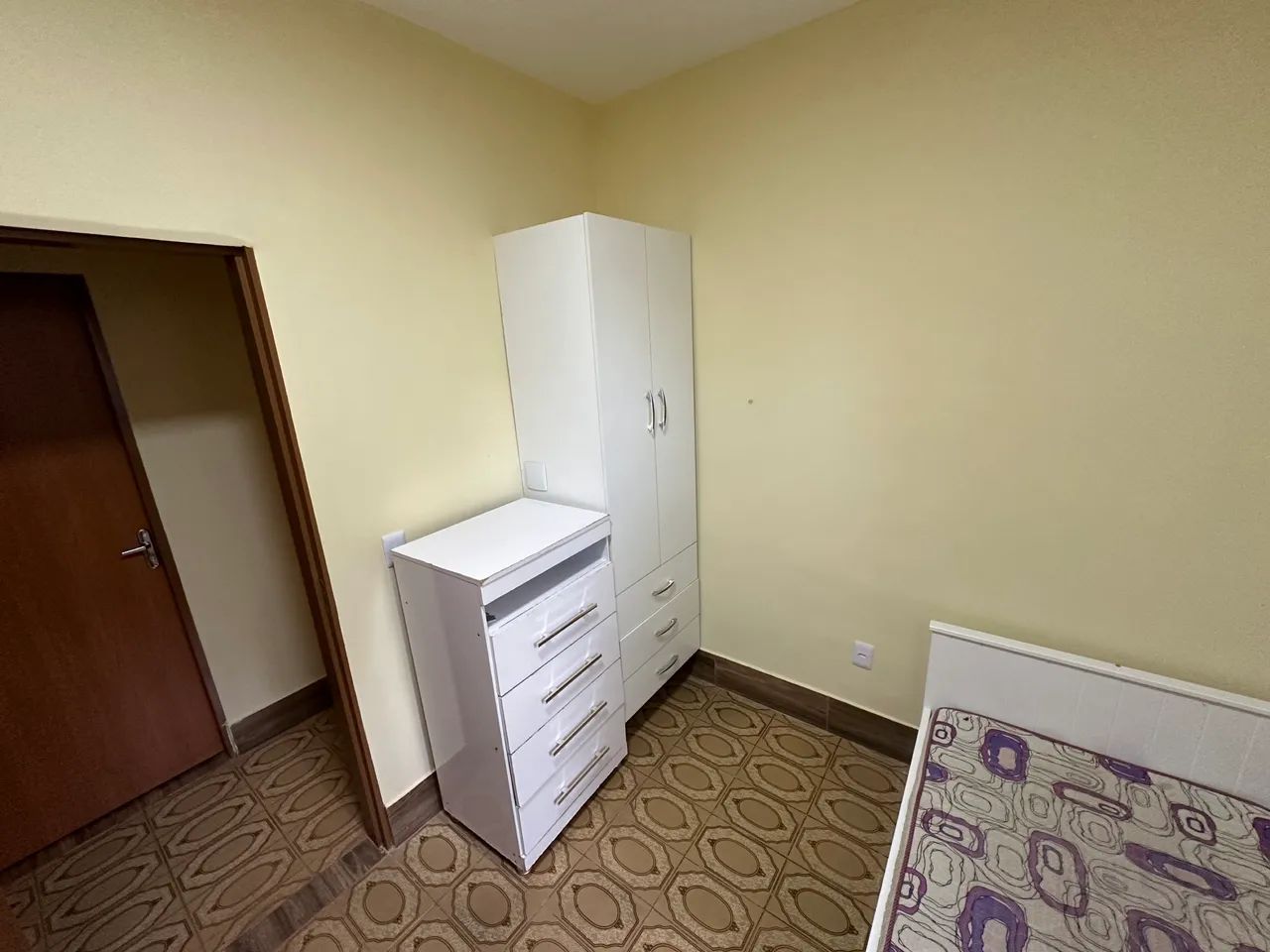 Apenas moças - Quarto Mobiliado Individual em República - Foto 4