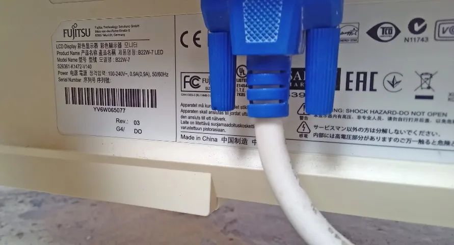 Monitor 22 polegadas Fujitsu com VGA e DVi funcioando  - Foto 3