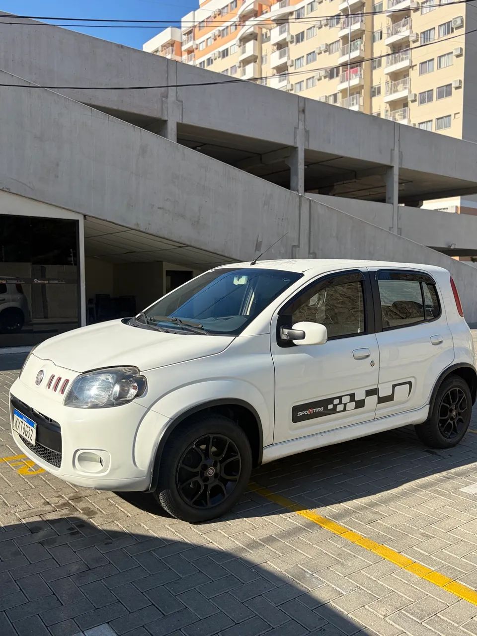Fiat Uno Sporting 1.4 EVO Fire Flex 8V 4P 2012 - Foto 2
