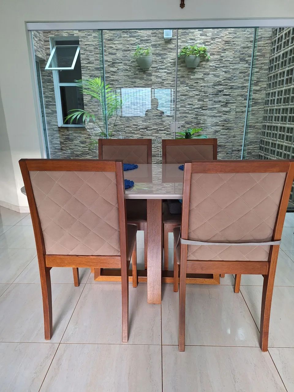 Mesa 4 cadeiras madeira maciça  - Foto 4