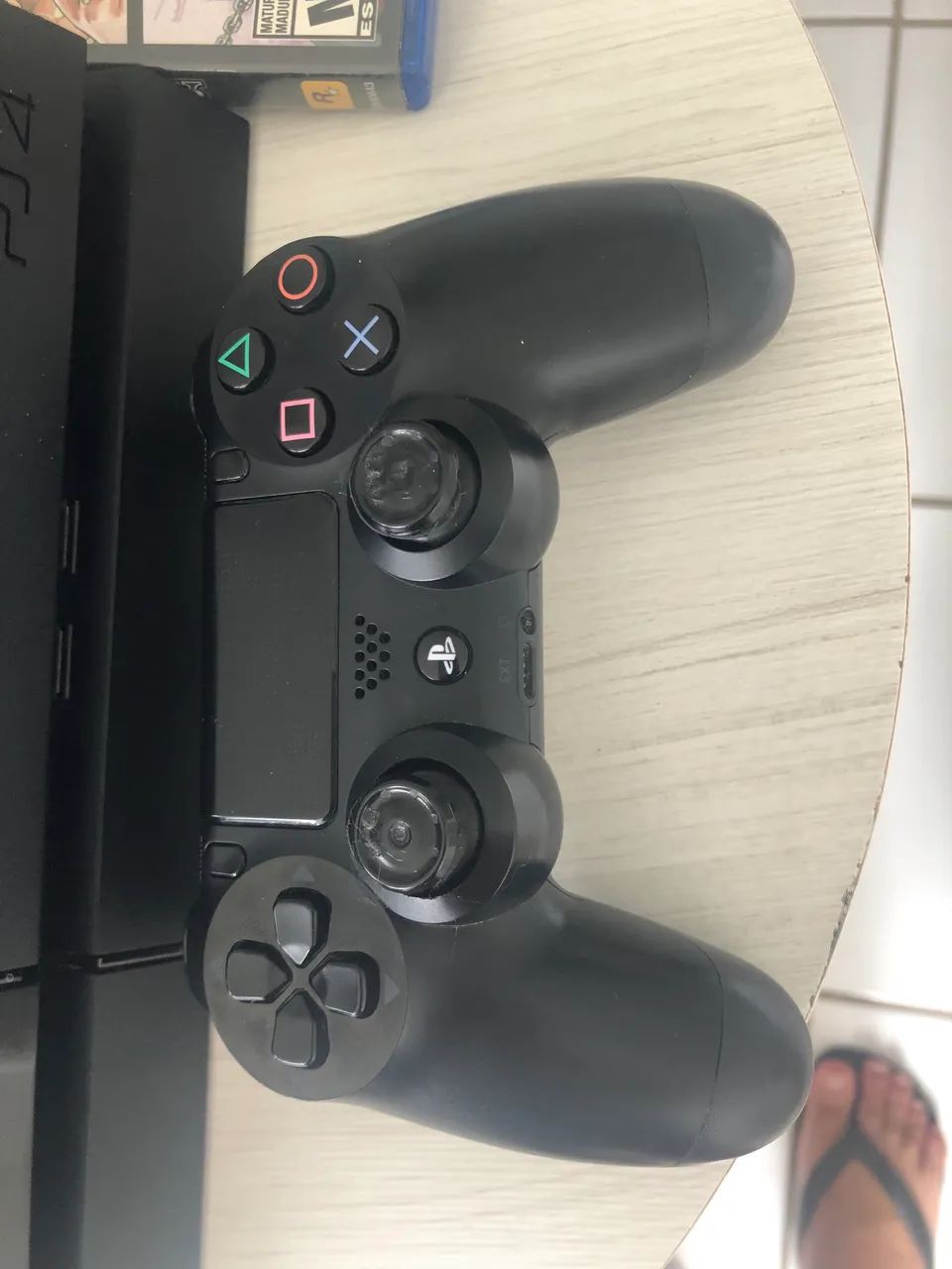 Ps 4com um controle e 2 jogos 1400  - Foto 4
