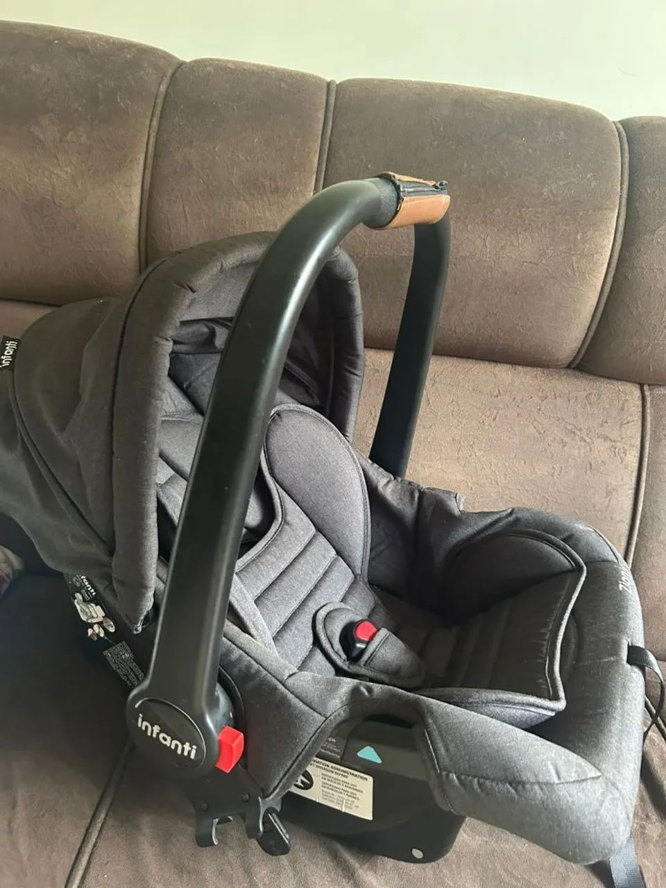 Carrinho de bebê com bebê conforto - Foto 4