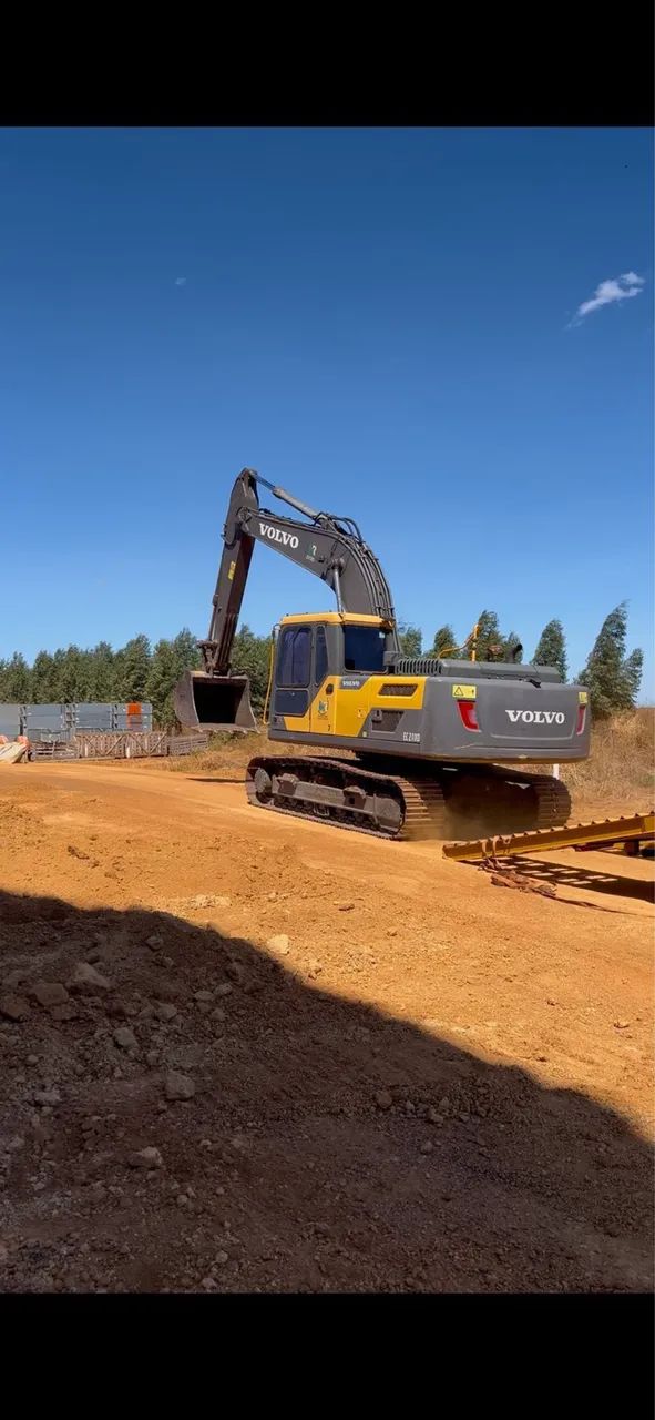 Escavadeira Volvo Ec210