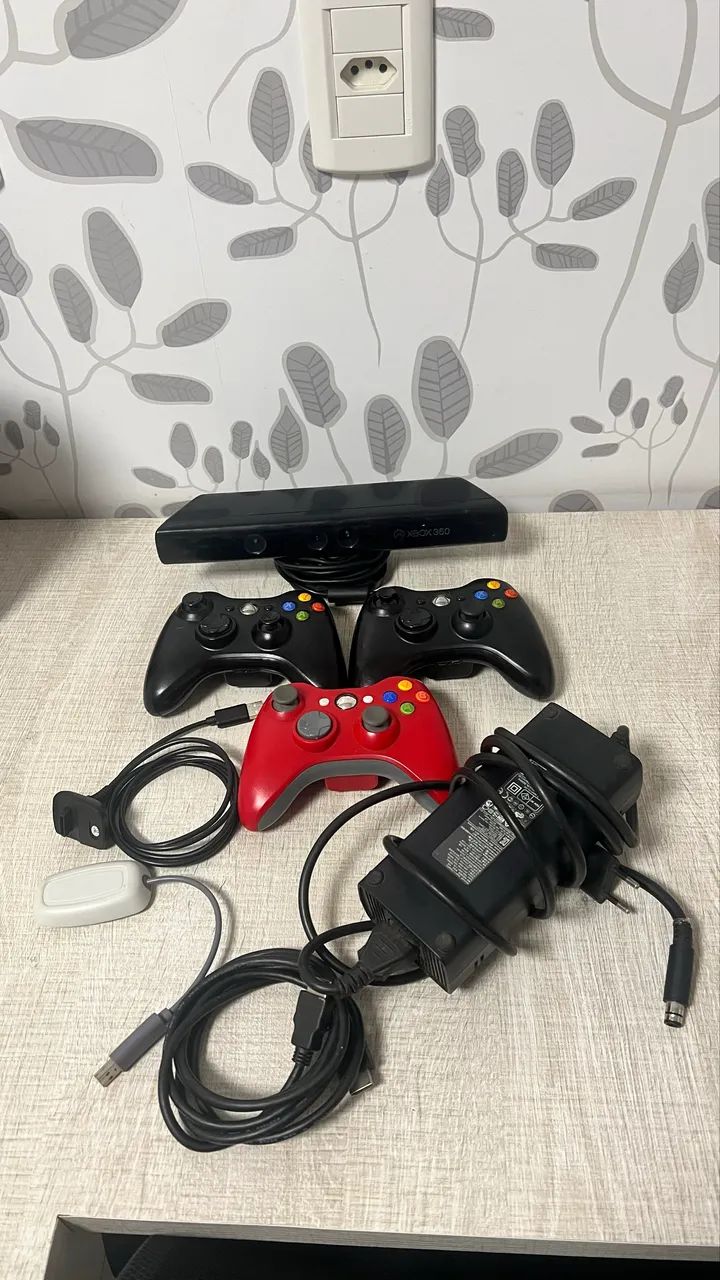 XBOX 360 SUPERSLIM DESBLOQUEADO 20 JOGOS COM 3 CONTROLES E KINECT - Foto 2