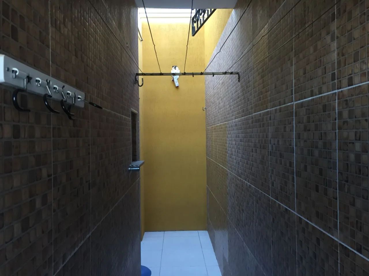 Alugo linda casa com mobília  - Foto 4