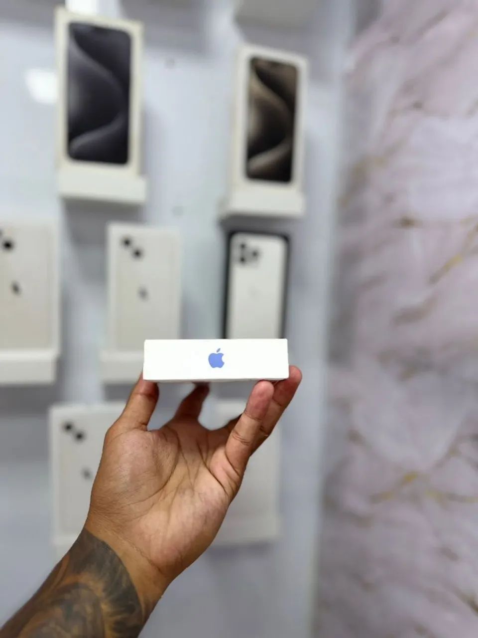 IPHONE 16 PLUS 128GB NOVO<br>R$ 5.099,00 - Foto 3