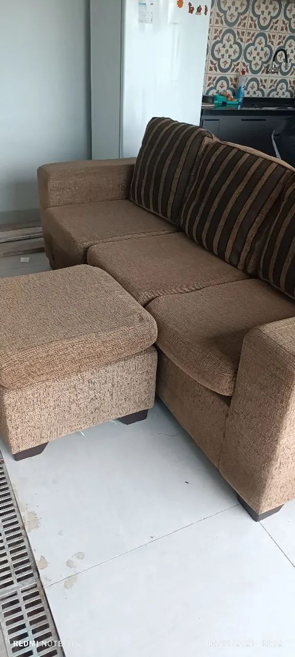 Sofá de três lugares, com almofadas lavável 