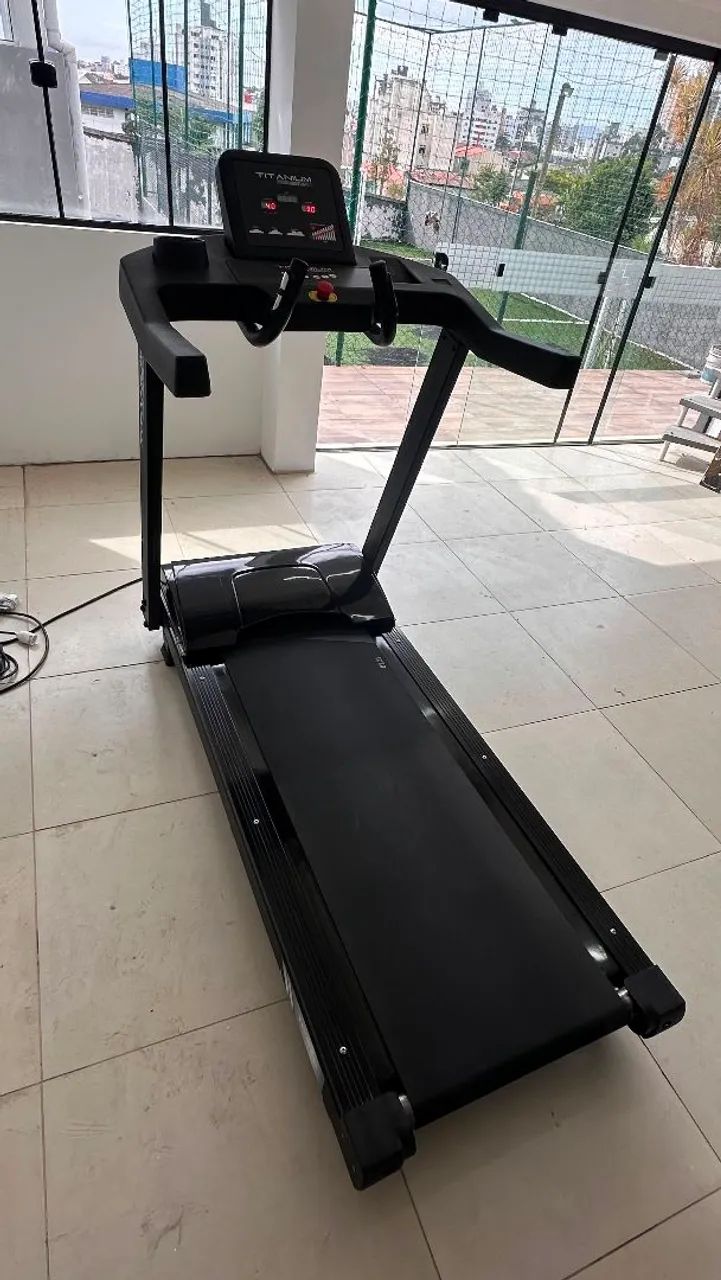 Esteira Ergométrica Profissional Titanium TP270