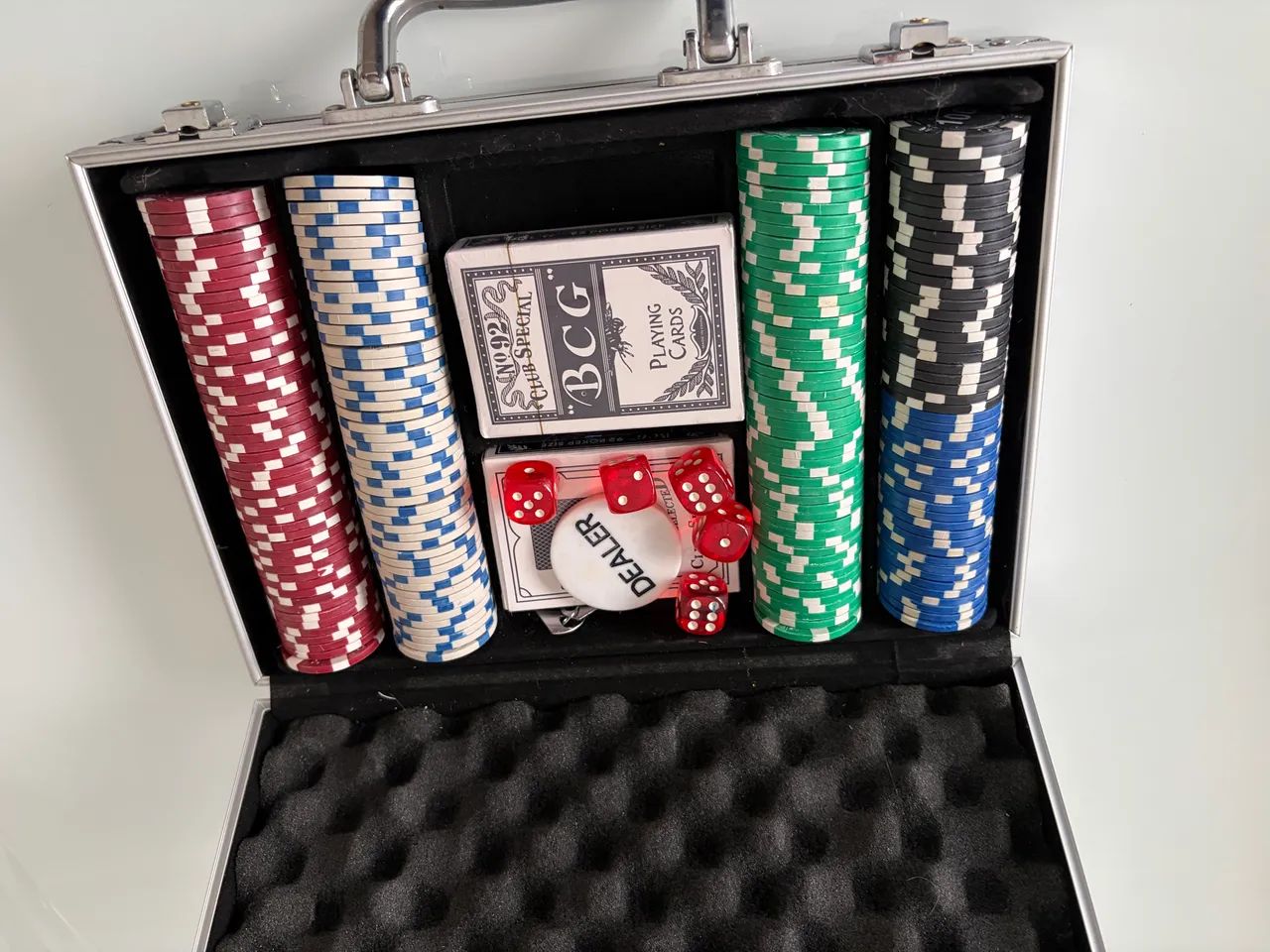 Maleta de Poker - 200 Fichas + Acessórios - Foto 4
