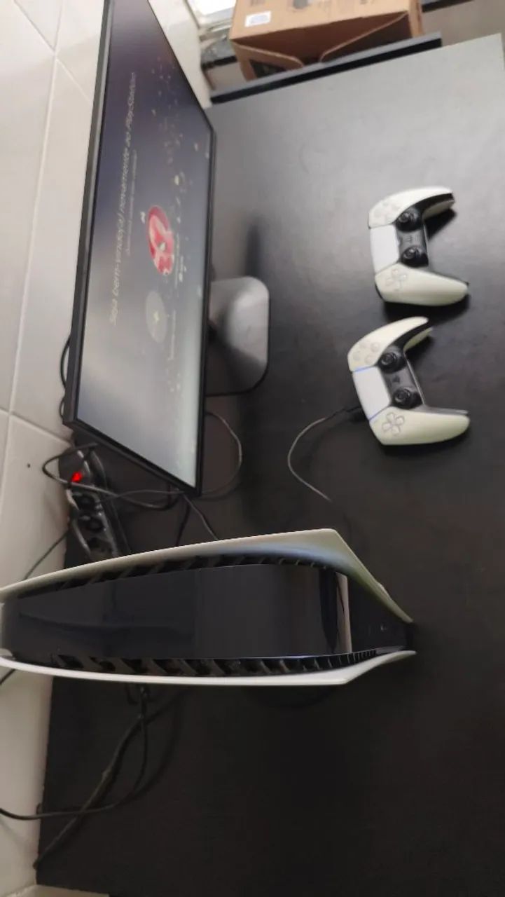 PS5 com 2 controles e monitor  - Foto 3