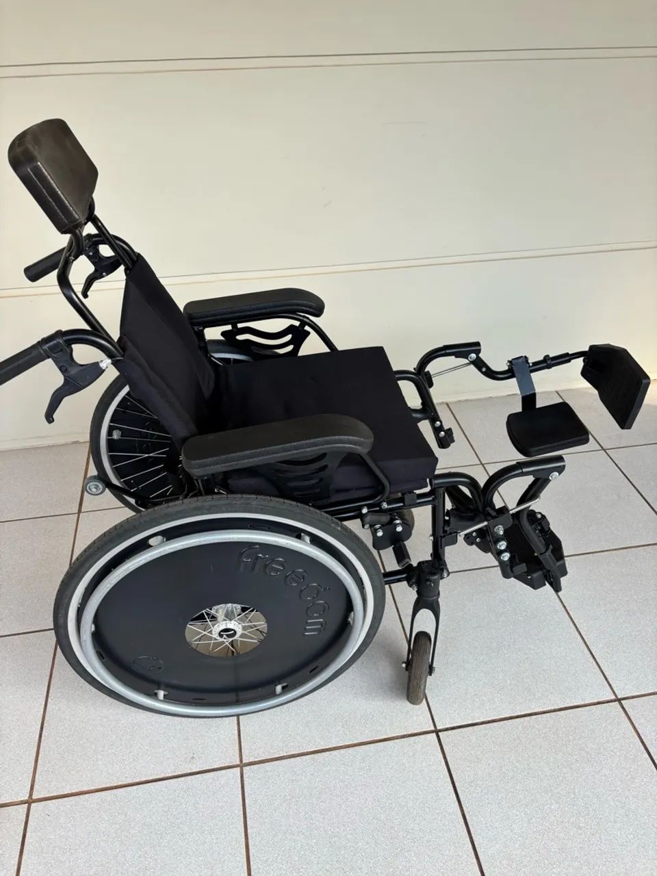 Cadeira de roda ajustável - Foto 4