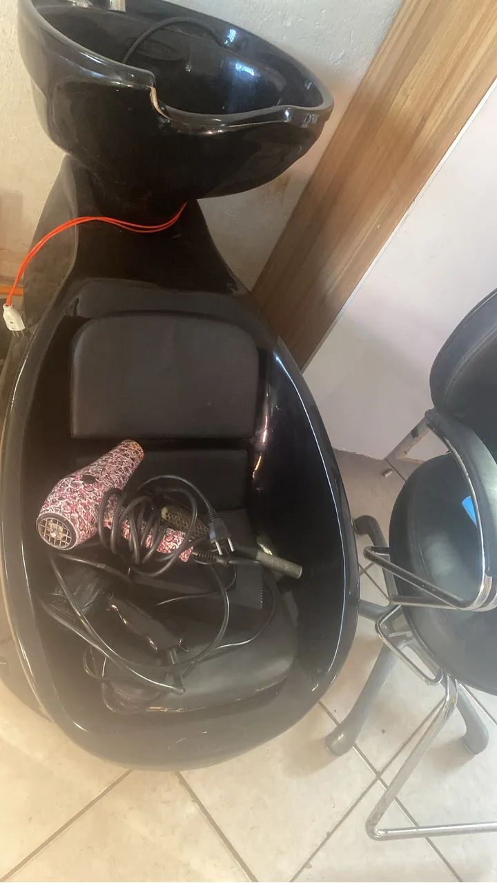 Um salão de cabeleireiro completo  - Foto 2