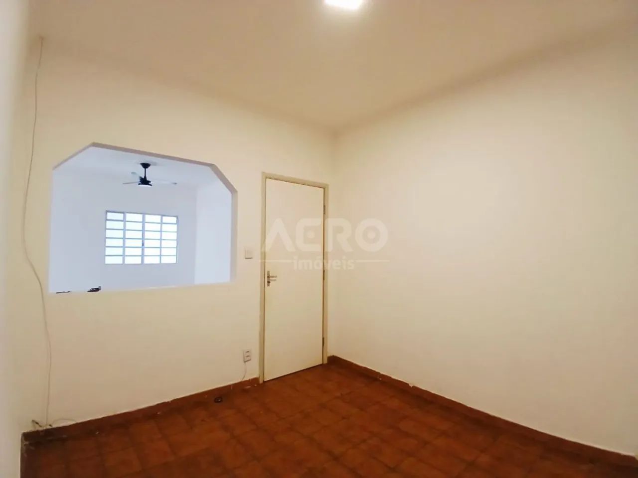 Casa ampla para comércio em excelente localização - Foto 2