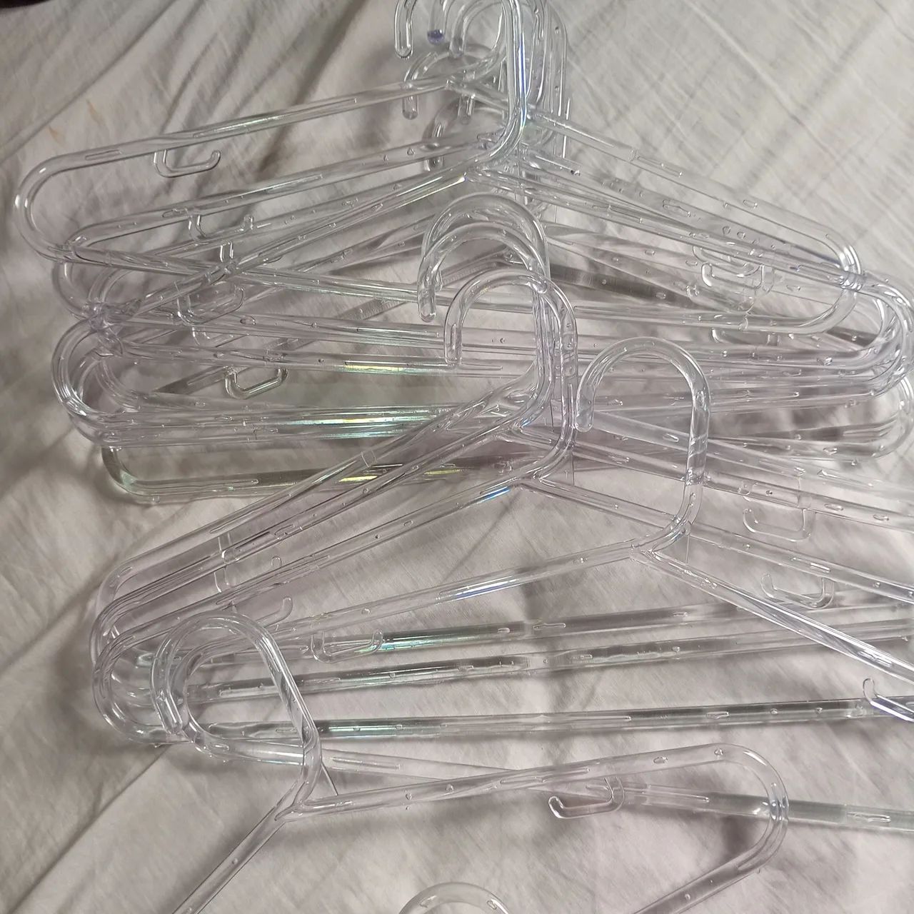 21 cabides plásticos transparentes - Foto 5
