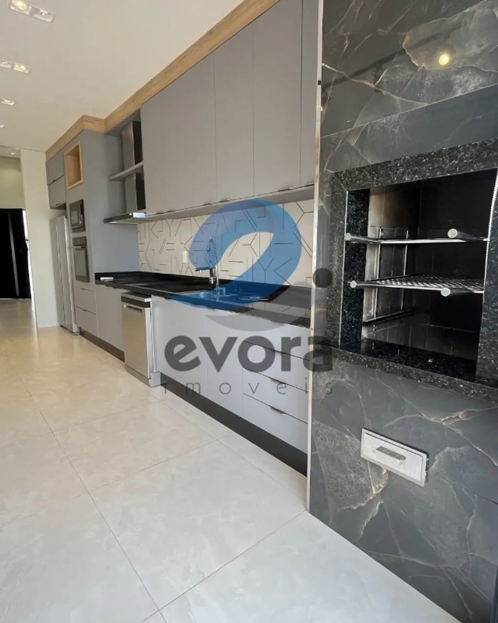 VENDE-SE  LINDA CASA NO CONDOMÍNIO TERRAS ALPHAVILLE! - Foto 3