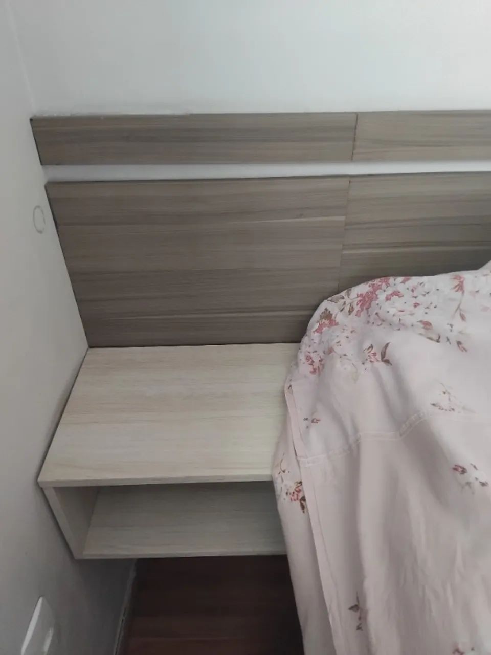 Cabeceira de cama com 1 criado mudo - Foto 2