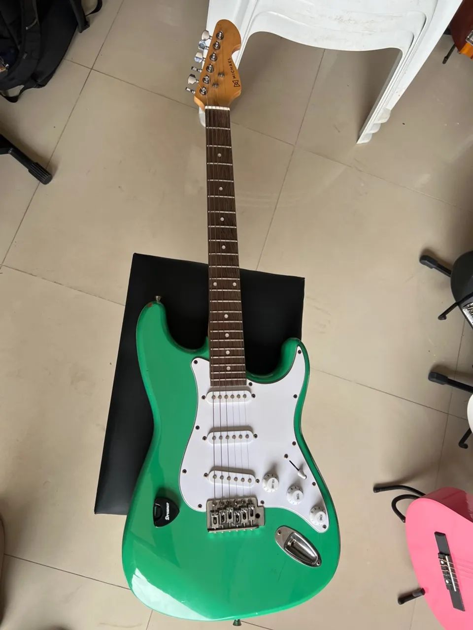 GUITARRA MICHAEL STRATOCASTER