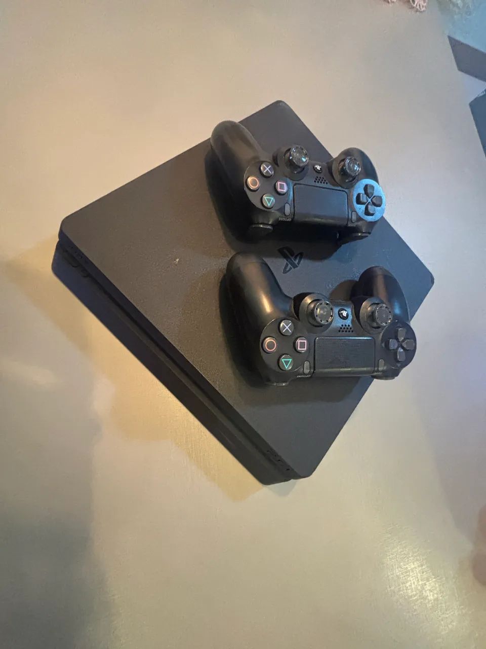 PlayStation 4 slim/ ótimo estado 