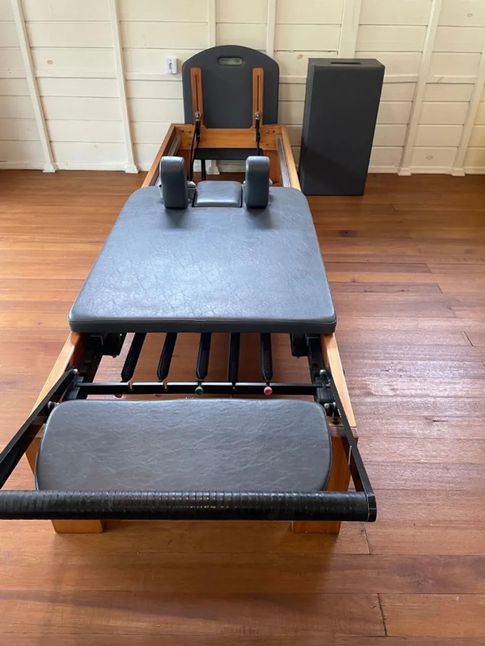 Vendo Reformer Kuffer em ótimas condições.