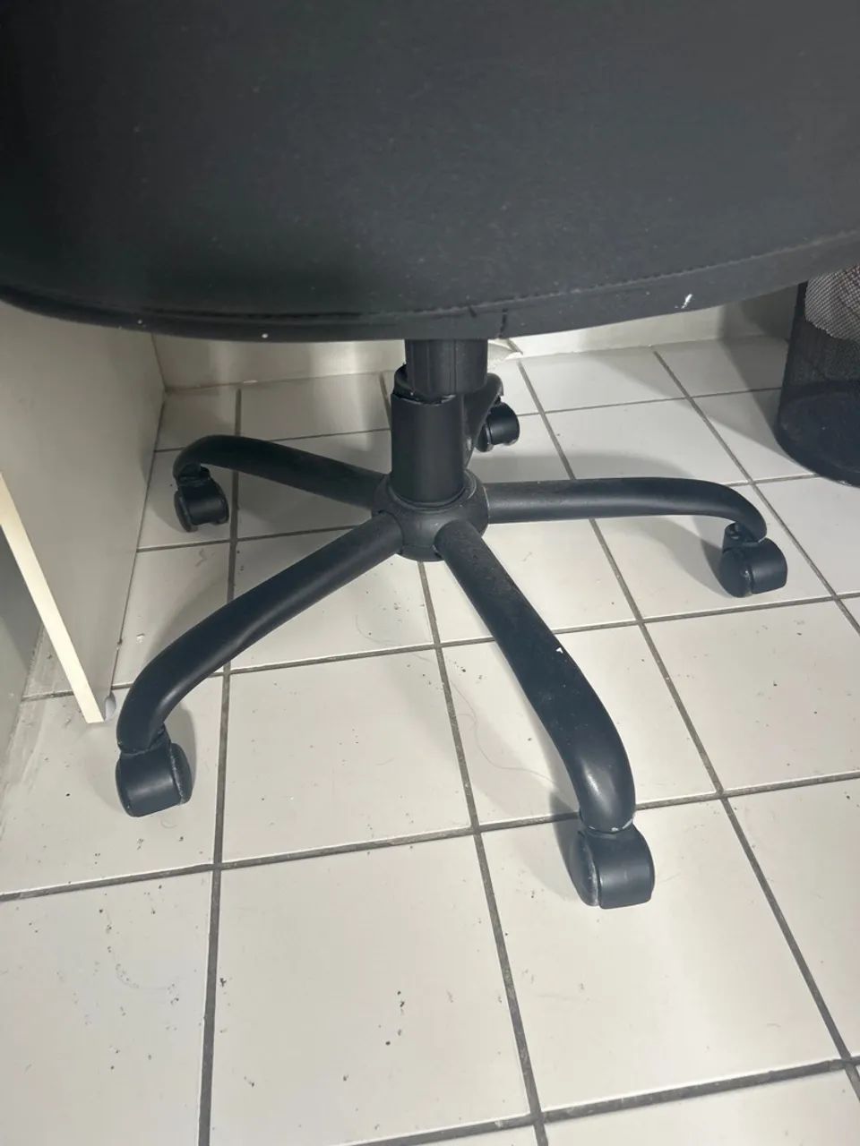 Cadeira escritório.   - Foto 4