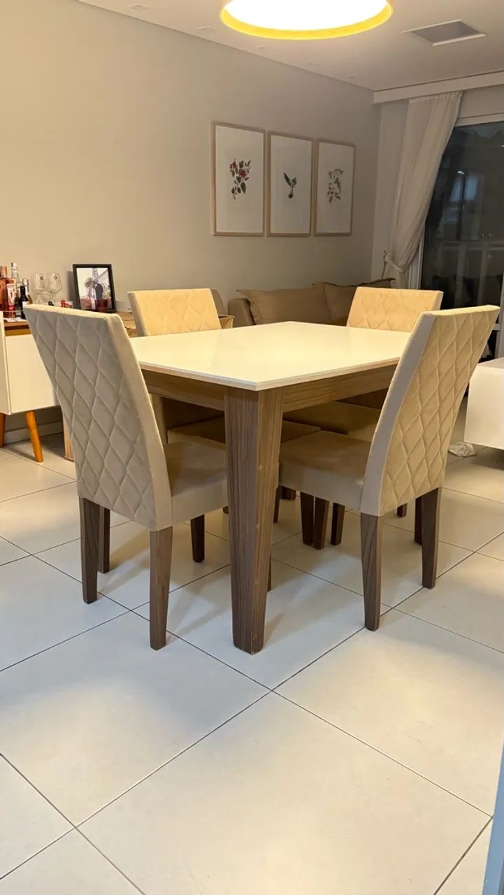 Mesa de jantar 4 lugares com cadeiras