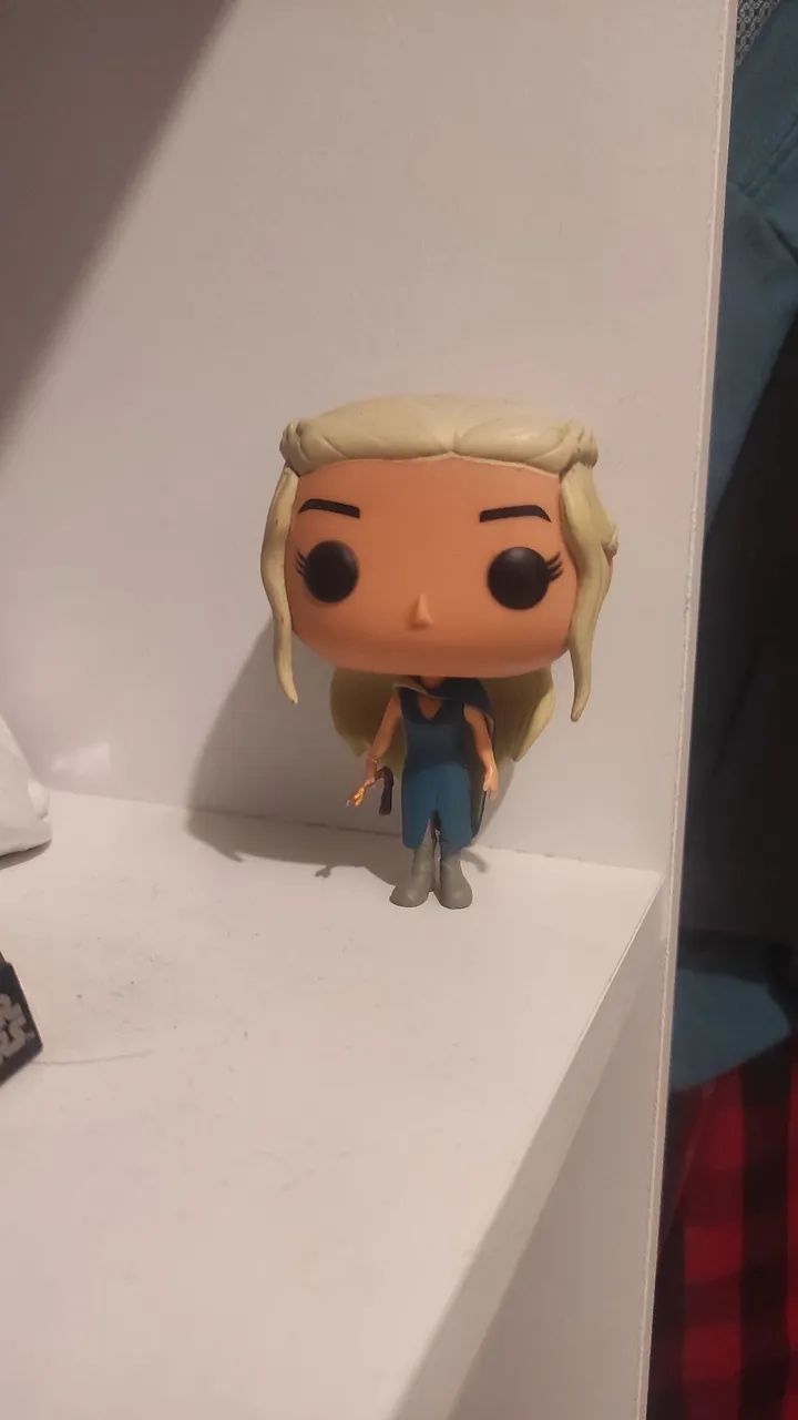 Funko Daenerys e camisa rei da noite