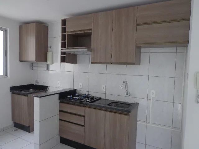 Ótimo apartamento com 2 dorm. semi-mobiliado na região central do bairro forquilhinhas.