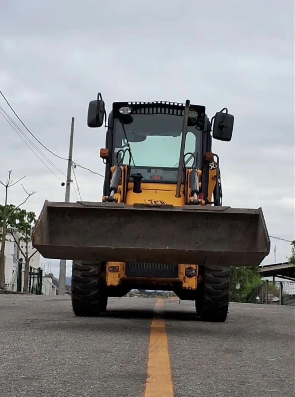 Mini Retroescavadeira JCB 1CX ano 2014 com 7.900 horas, ar condicionado, em MG - Foto 4