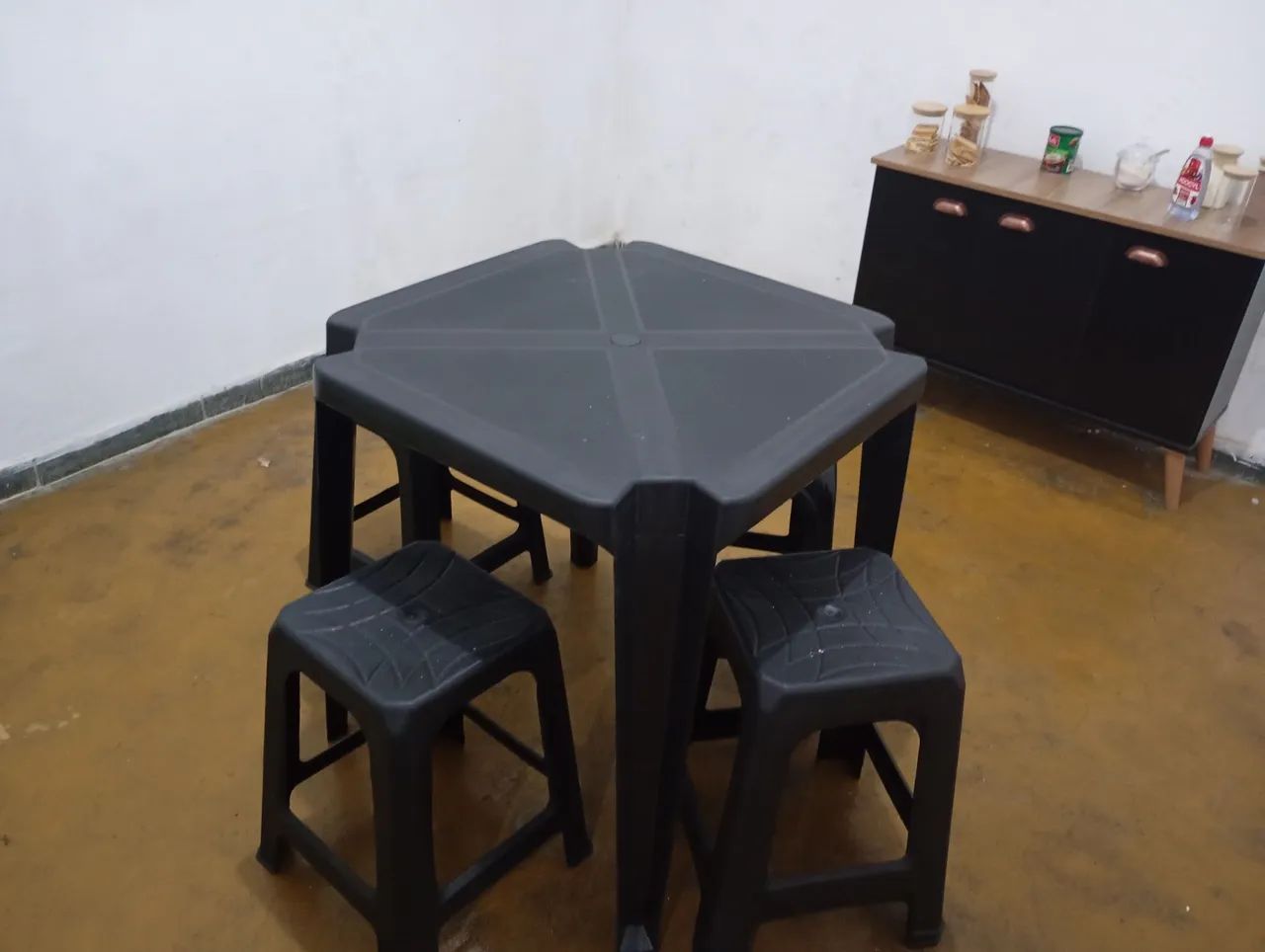 Mesa 4 banquinhos  - Foto 2