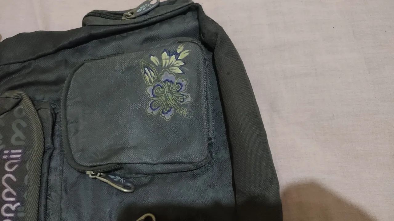 Bolsa Mormaii cinza com estampa floral  - Foto 3