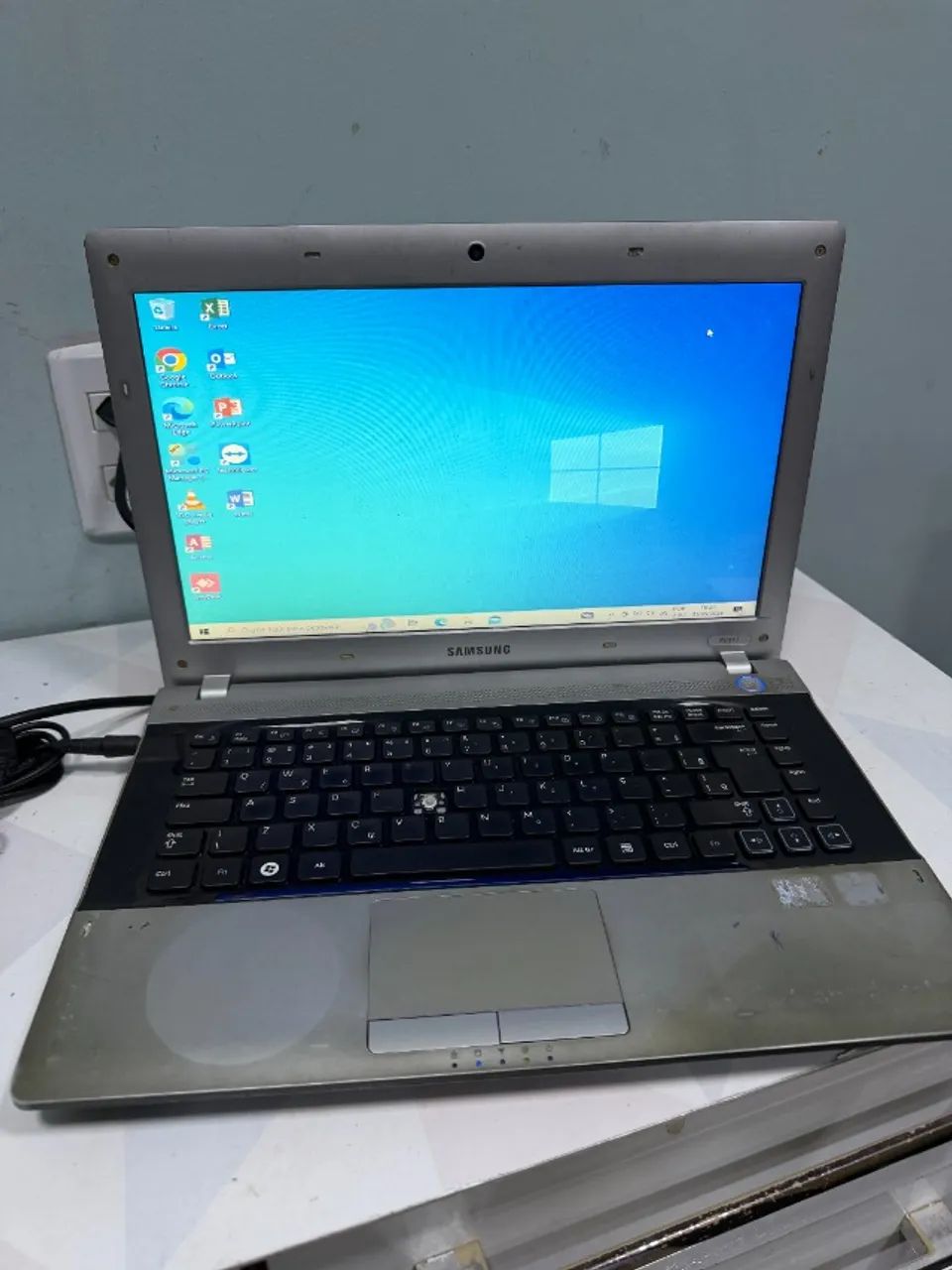 Notebook Samsung RV411 AMD Radeon 4GB RAM HD 300GB com Teclado Externo -  - Foto 2
