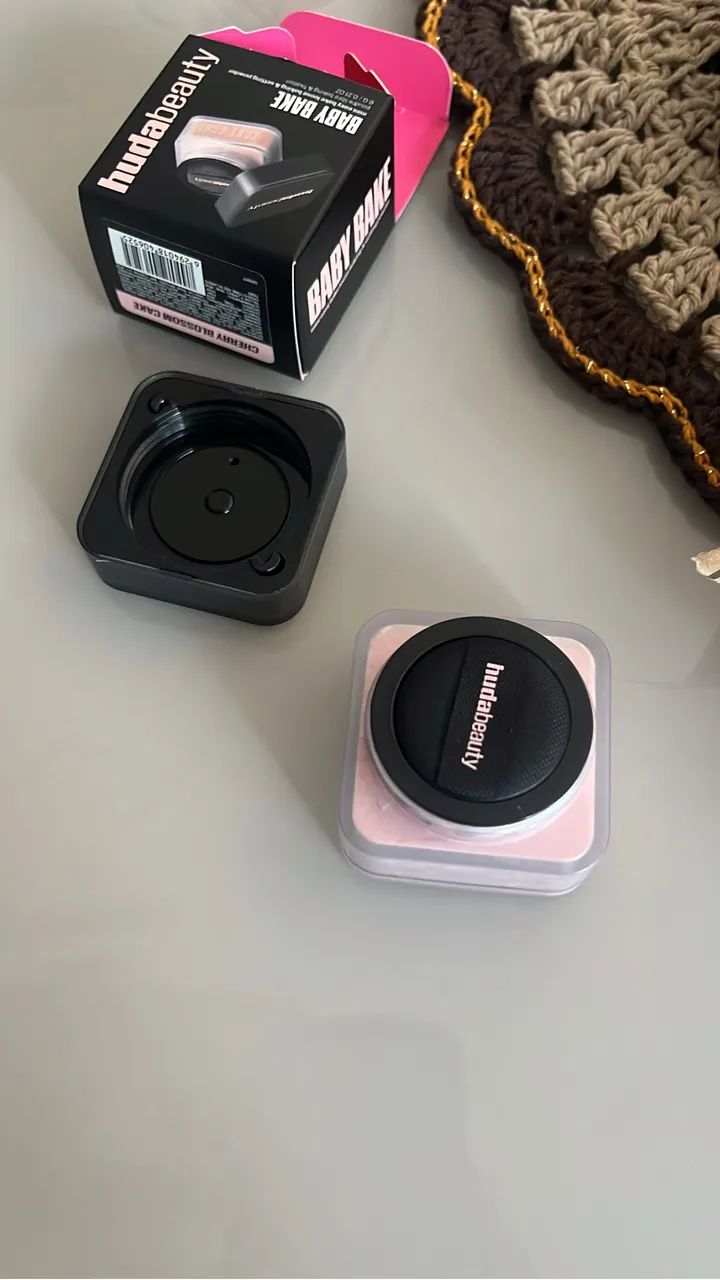 Pó solto mini huda beauty