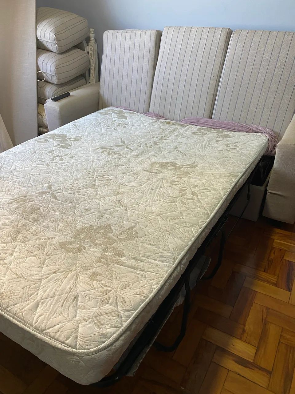 Sofá Cama plenitude com colchão de molas 