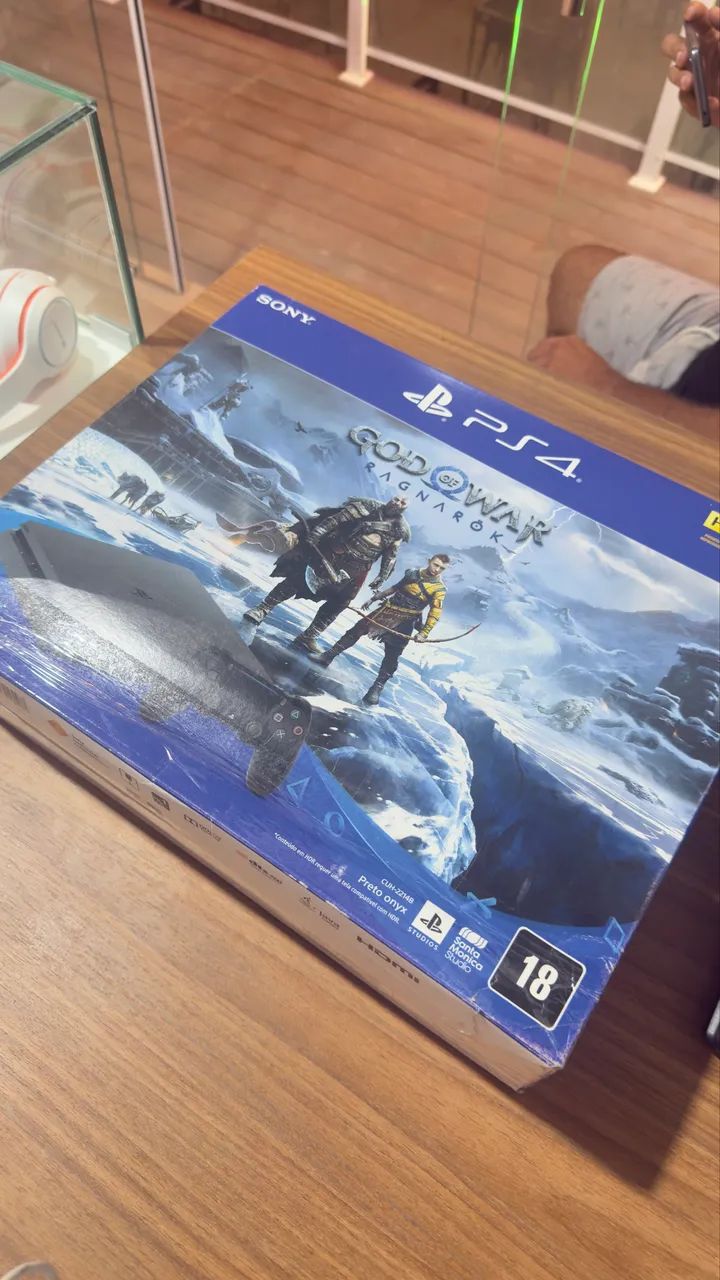 PS4 Slim 1TB + God of War Ragnarök (Na Caixa) - Leia a Descrição