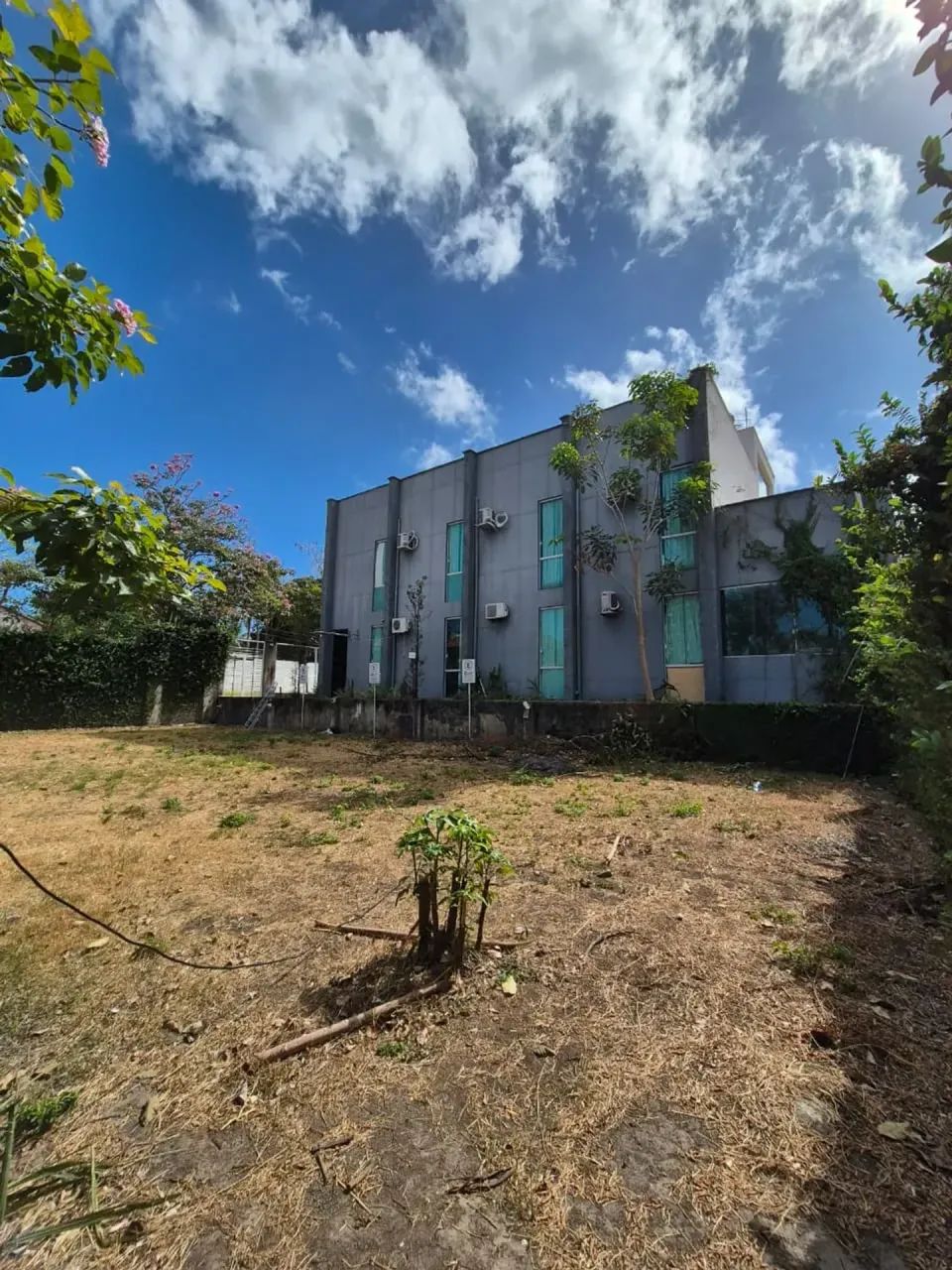 PRÉDIO COMERCIAL E TERRENO - Foto 2