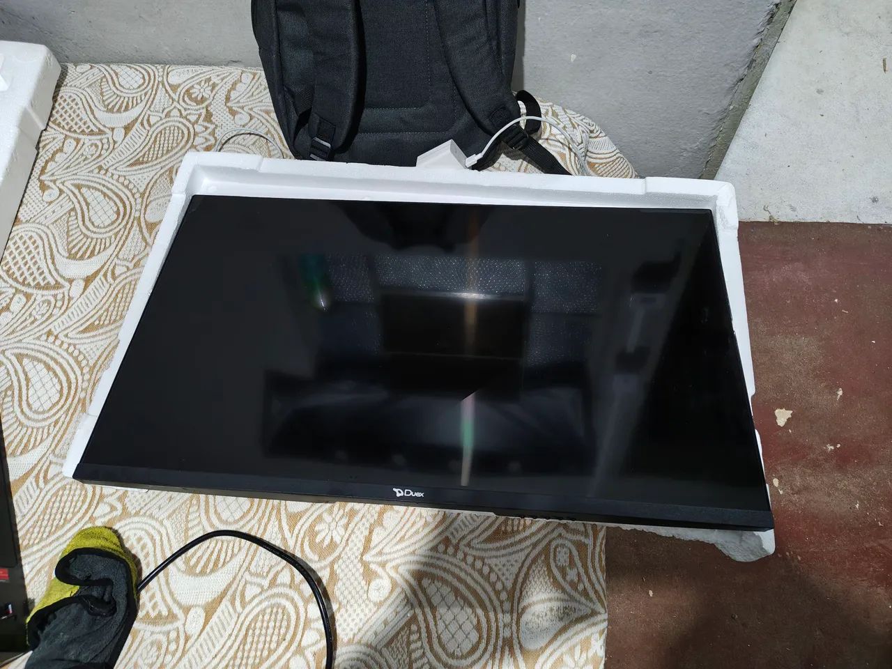 Monitor duex 32 polegadas (retirada de peça) bateu na quina e parou de dar imagem 