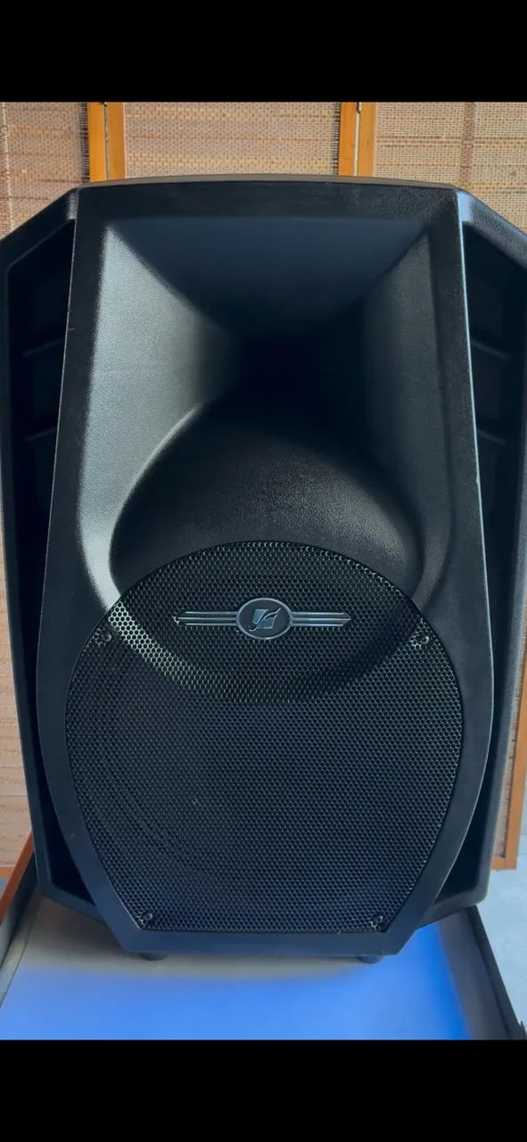 Caixa de som amplificada