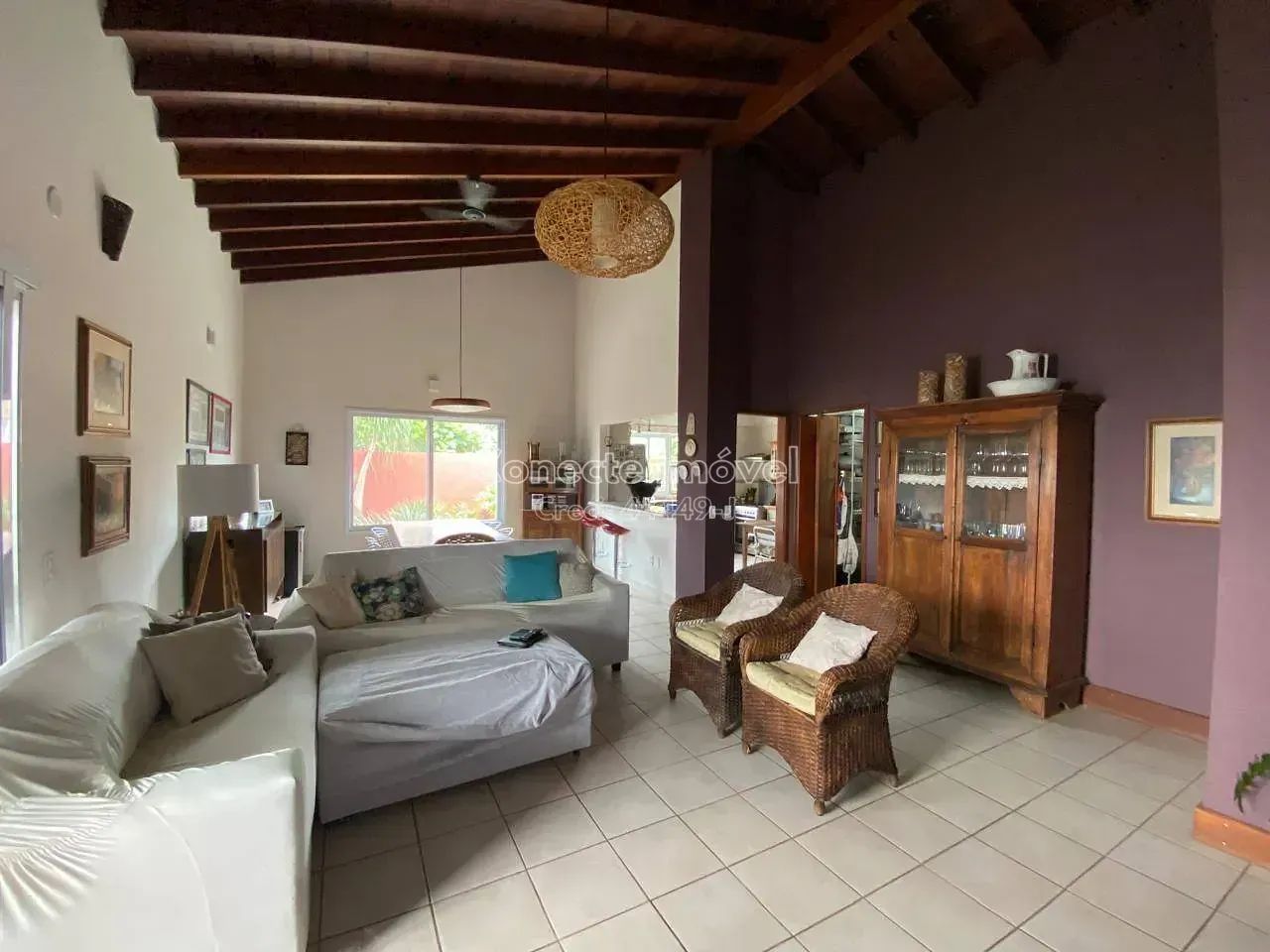 Casa ampla com suíte, espaço versátil e quintal em localização privilegiada, próxima a com - Foto 3