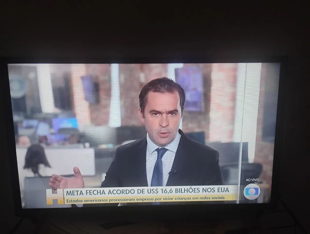 Vendece uma tv 32 smart praticamente nova - Foto 4