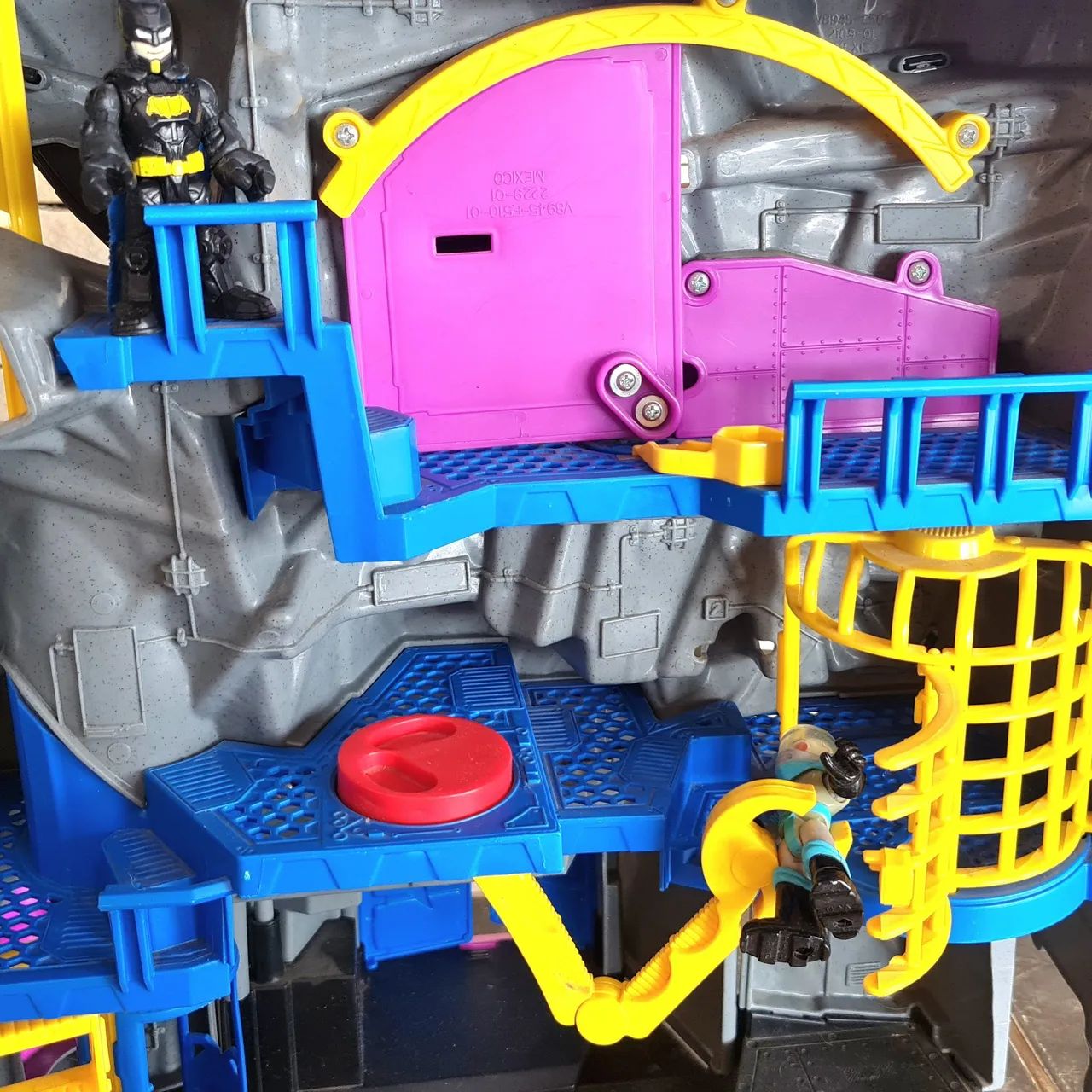 Batcaverna imaginext com batsinal luminoso  - Foto 3
