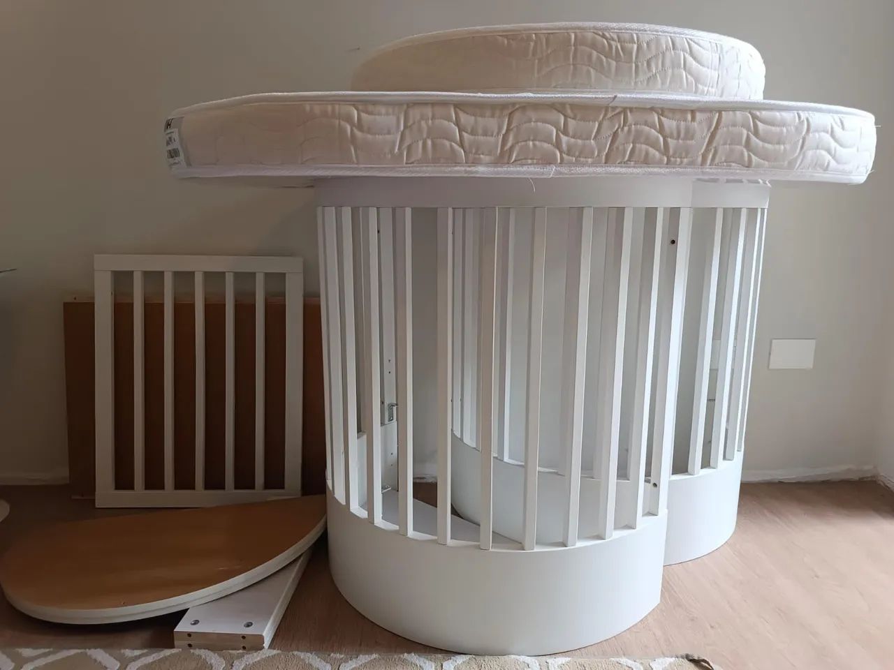 Conjunto completo - berço evolutivo Wave Divicar + cômoda + trocador + colchões + lençóis  - Foto 5