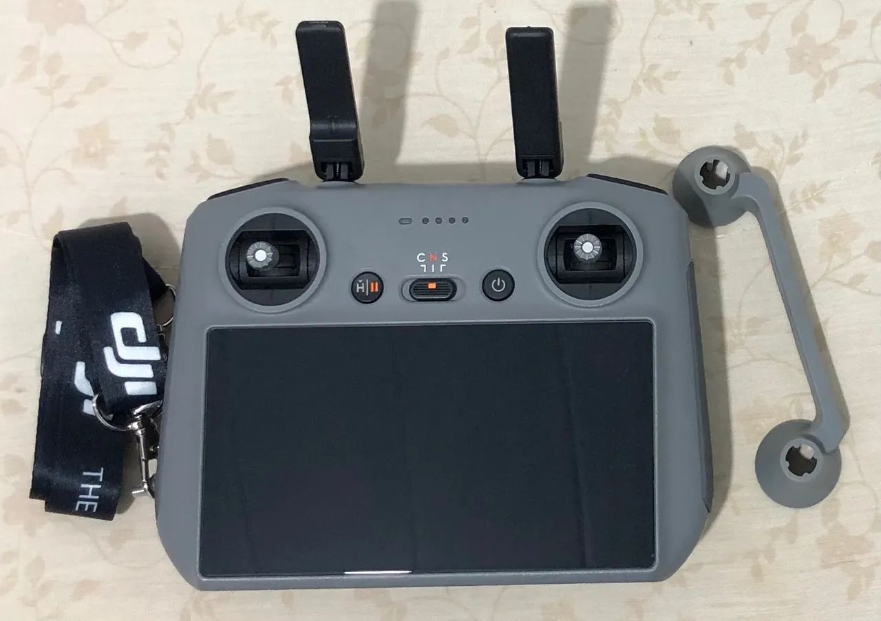 Controle Dji rc2 semi novo sem detalhes 