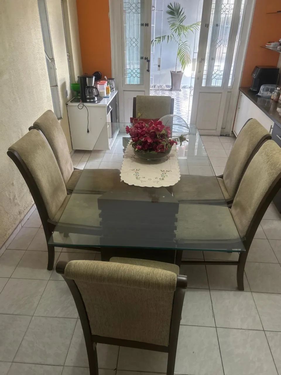 Vendo Mesa com cadeiras 