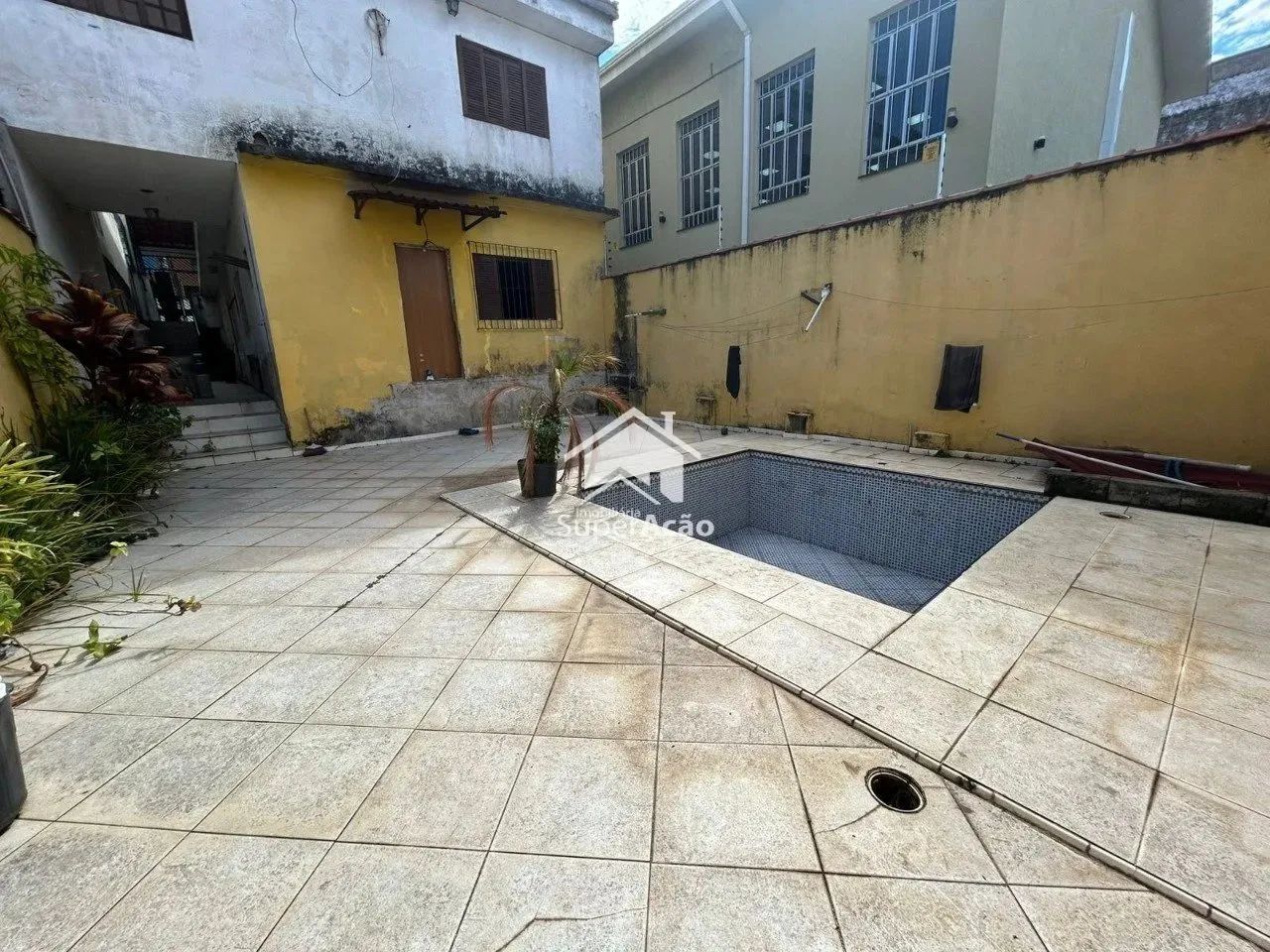Casa com piscina - próximo a saida da dutra - Foto 2