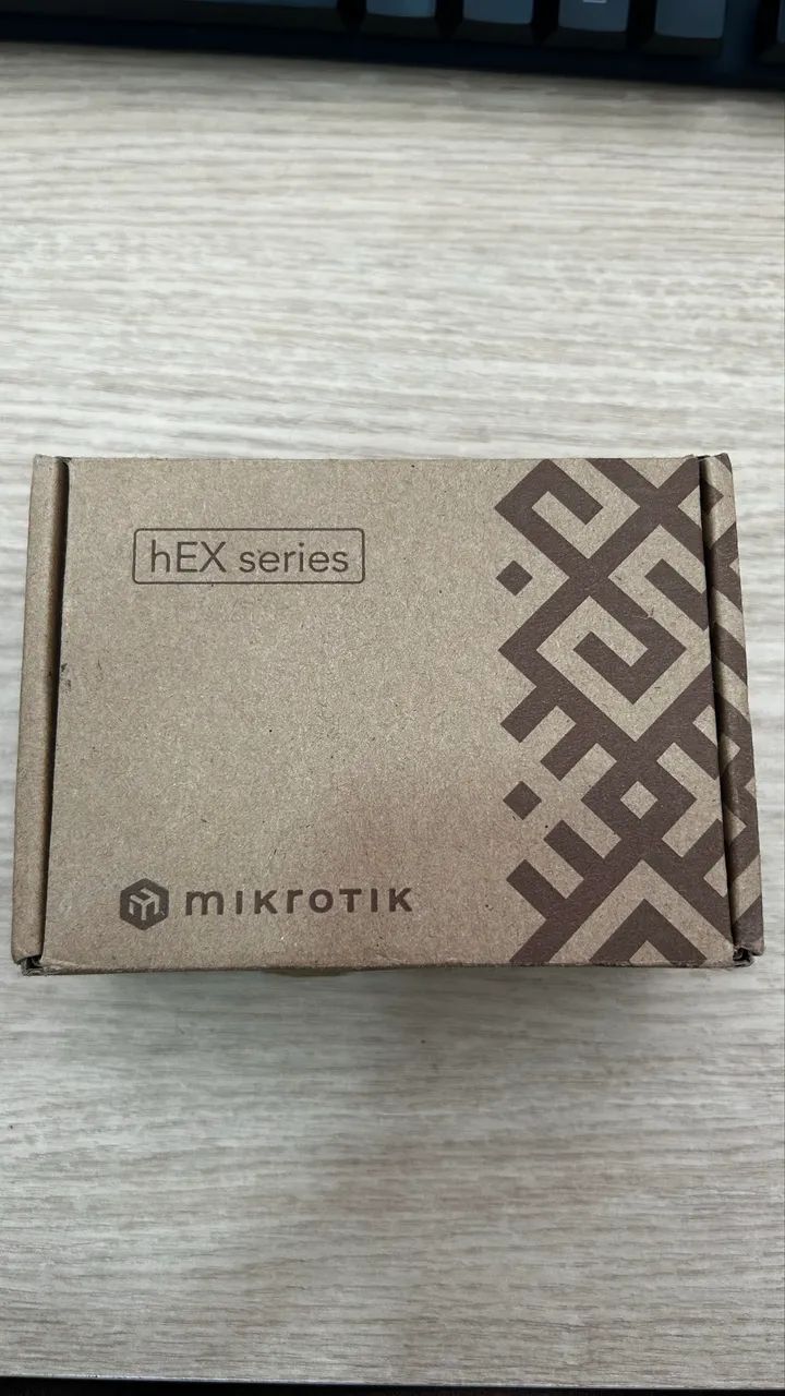 Roteador MikroTik RouterBOARD RB750Gr3 hEX