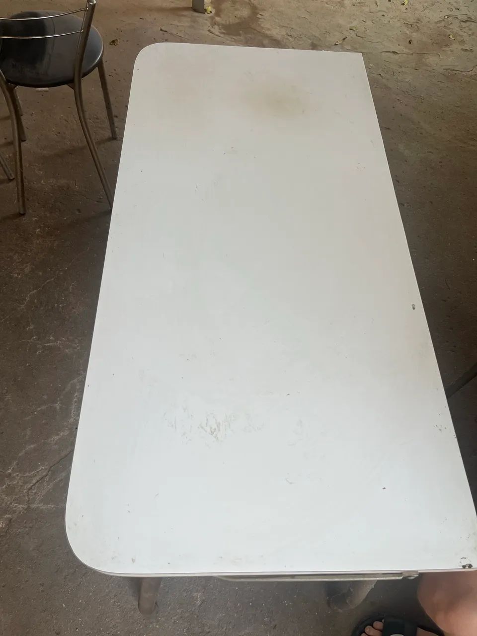 MESA ABRE E FECHA BRANCA COM 4 CADEIRAS - Foto 3